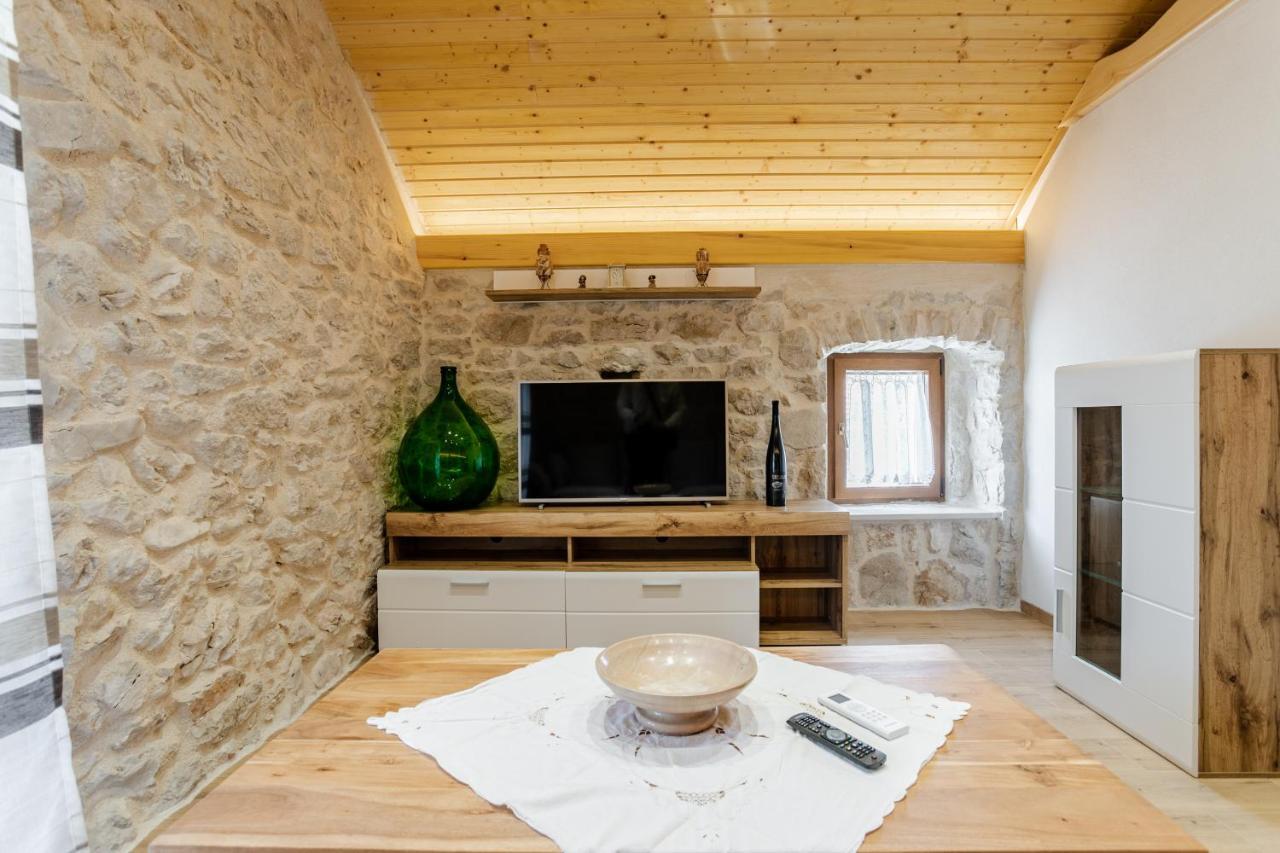 Patakun Holiday Home For 5, With Heated Pool Lecevica 外观 照片