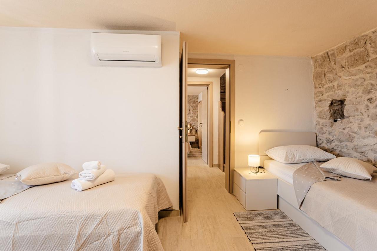 Patakun Holiday Home For 5, With Heated Pool Lecevica 外观 照片