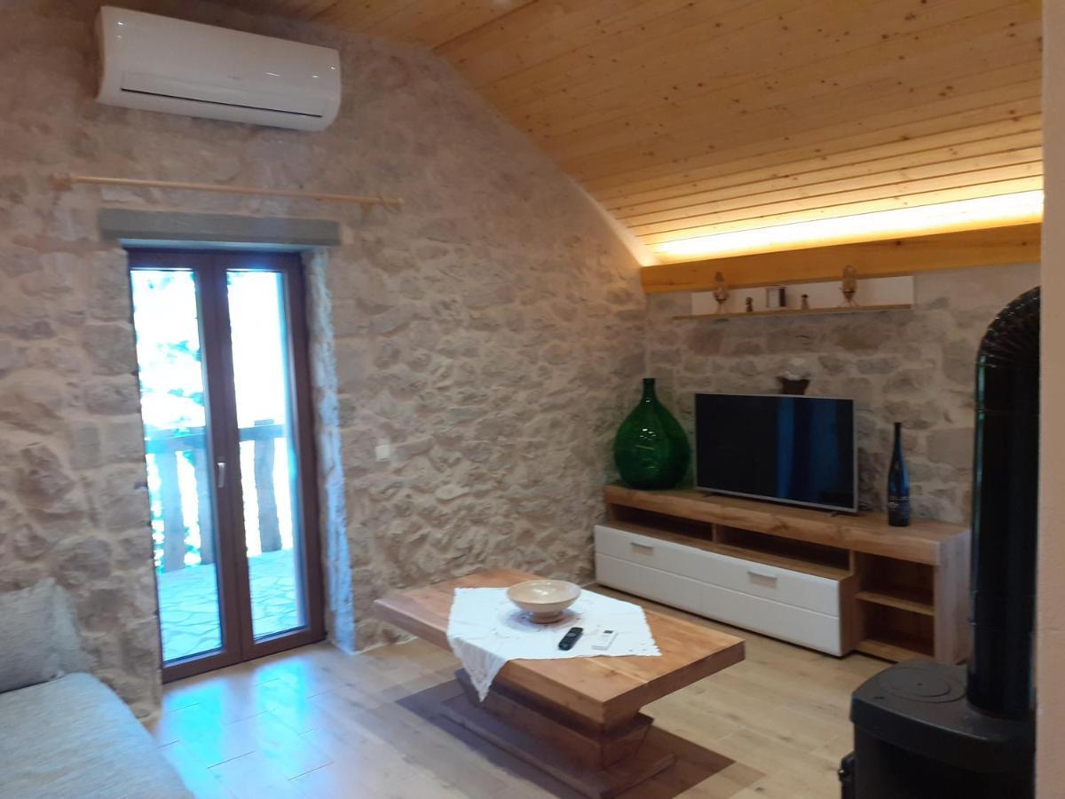 Patakun Holiday Home For 5, With Heated Pool Lecevica 外观 照片