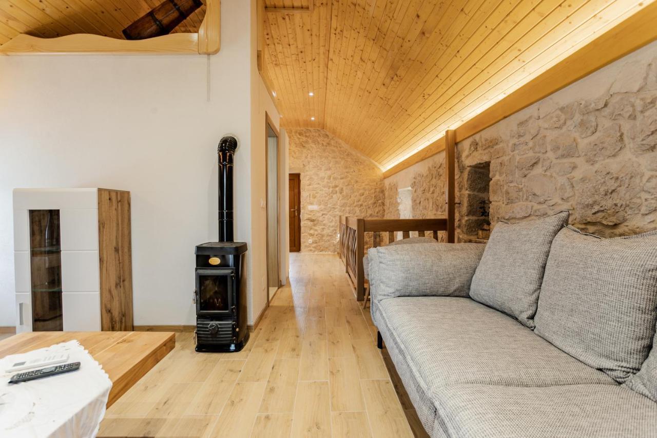 Patakun Holiday Home For 5, With Heated Pool Lecevica 外观 照片
