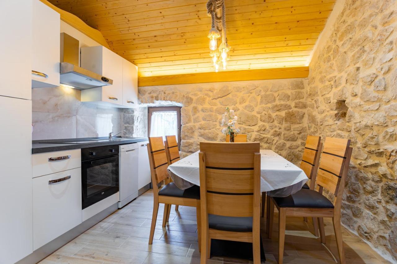 Patakun Holiday Home For 5, With Heated Pool Lecevica 外观 照片