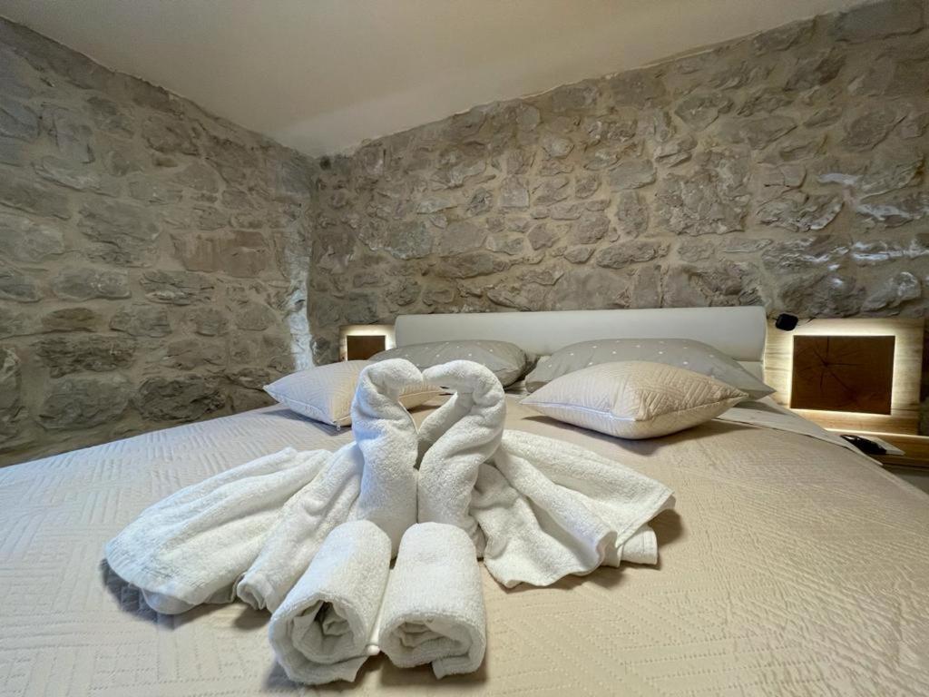 Patakun Holiday Home For 5, With Heated Pool Lecevica 外观 照片