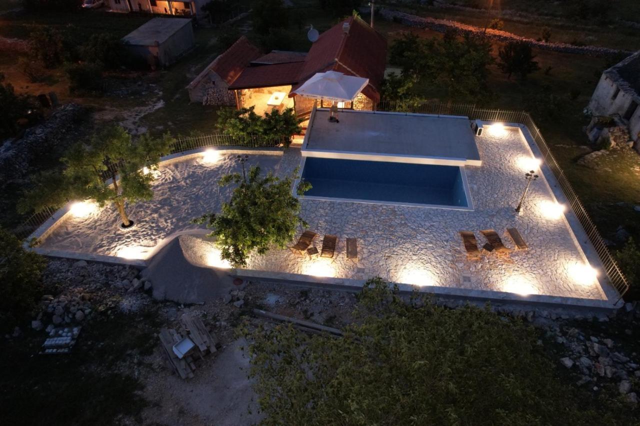 Patakun Holiday Home For 5, With Heated Pool Lecevica 外观 照片