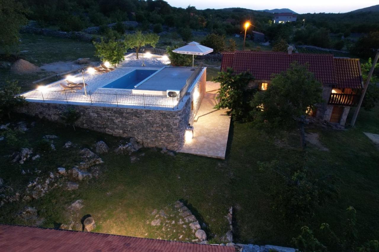 Patakun Holiday Home For 5, With Heated Pool Lecevica 外观 照片
