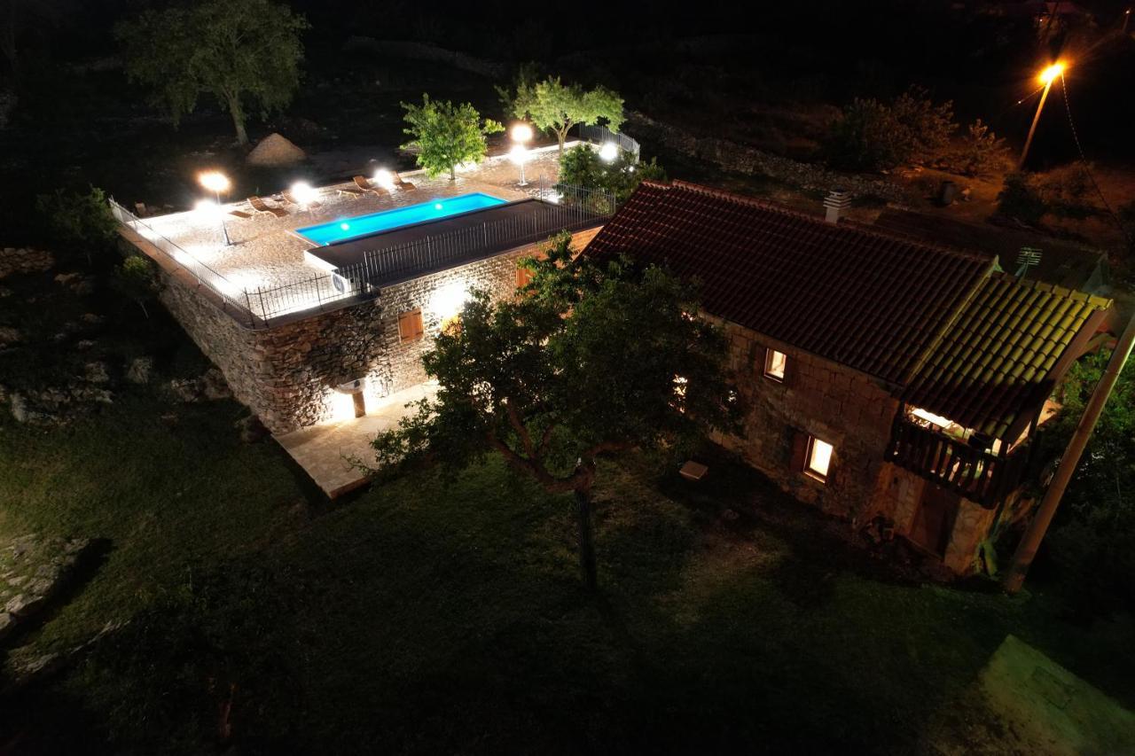 Patakun Holiday Home For 5, With Heated Pool Lecevica 外观 照片