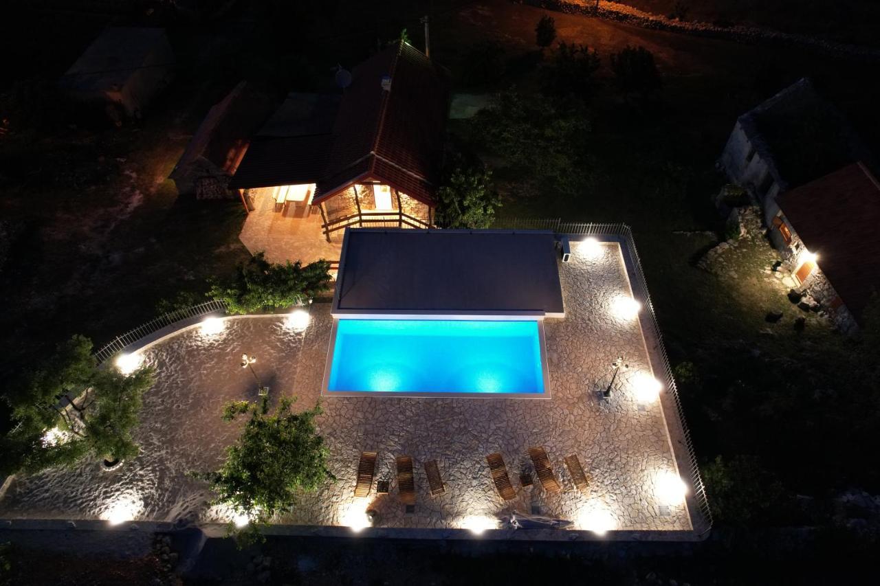 Patakun Holiday Home For 5, With Heated Pool Lecevica 外观 照片