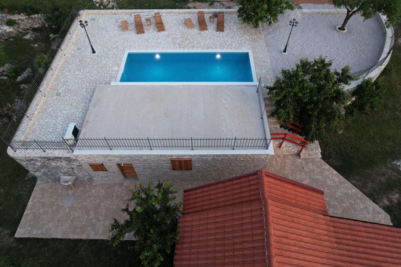 Patakun Holiday Home For 5, With Heated Pool Lecevica 外观 照片