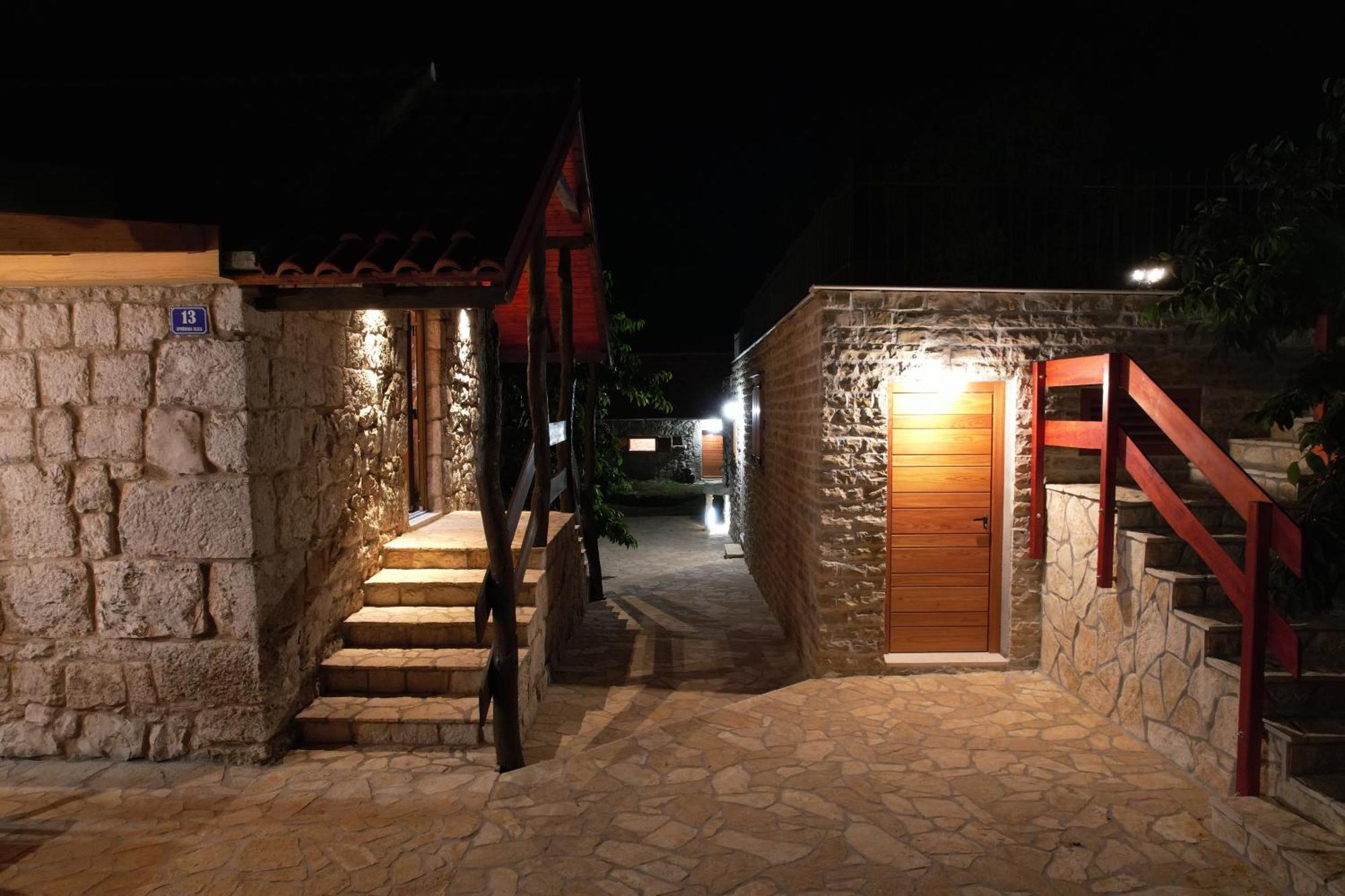 Patakun Holiday Home For 5, With Heated Pool Lecevica 外观 照片
