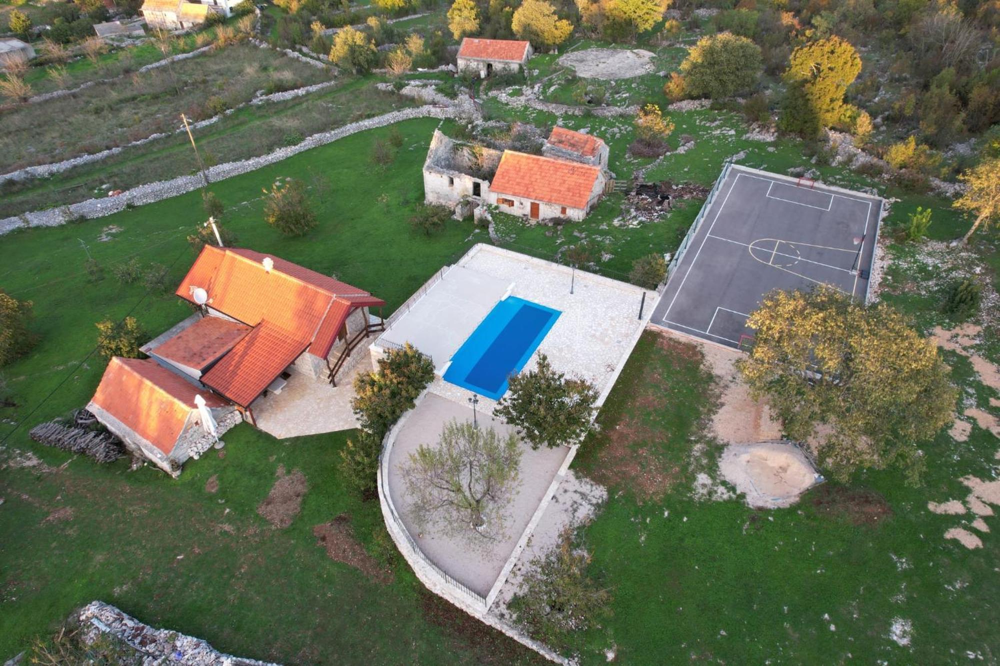 Patakun Holiday Home For 5, With Heated Pool Lecevica 外观 照片