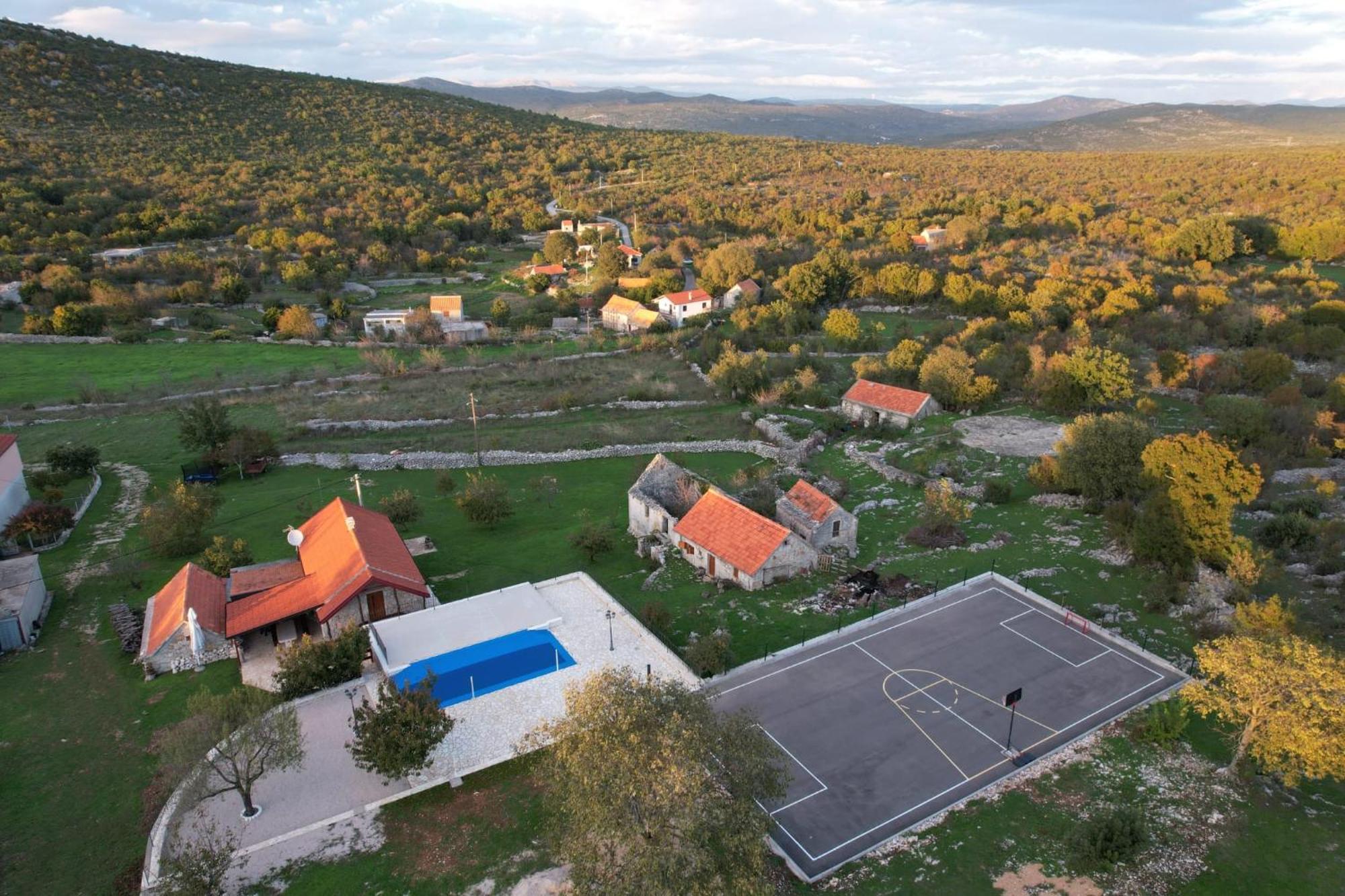 Patakun Holiday Home For 5, With Heated Pool Lecevica 外观 照片