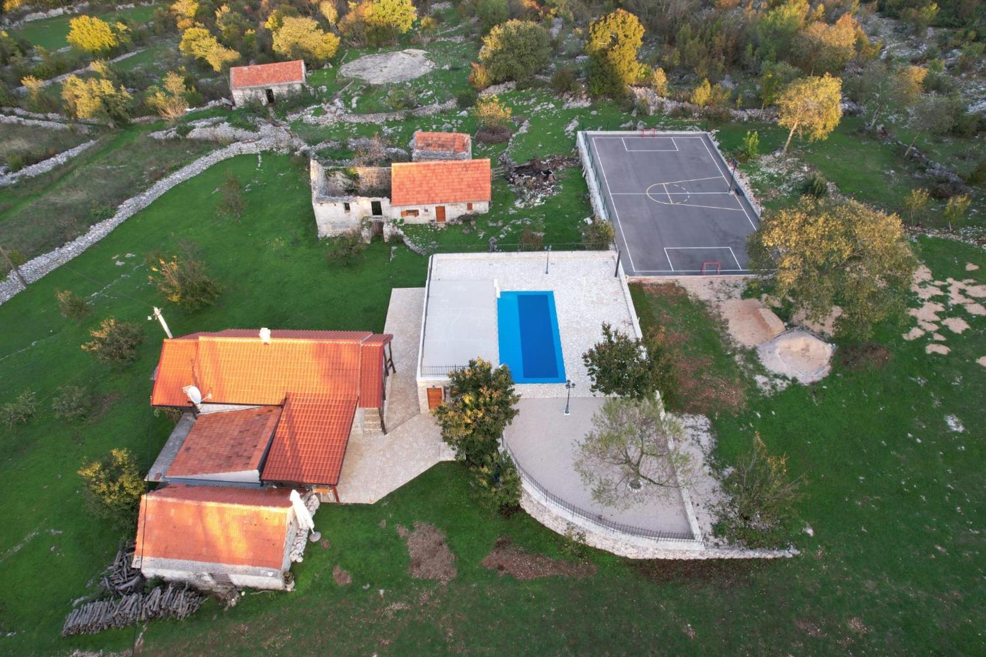 Patakun Holiday Home For 5, With Heated Pool Lecevica 外观 照片